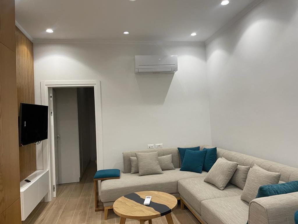 City Center Apartment Kafe Flora تيرانا المظهر الخارجي الصورة