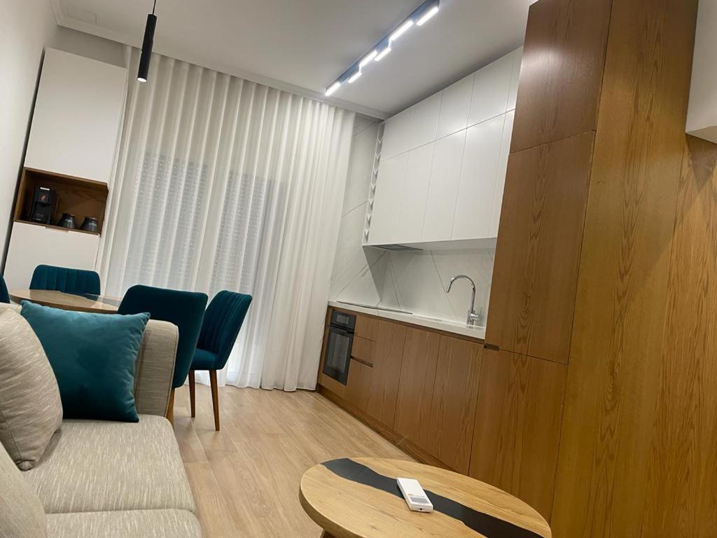 City Center Apartment Kafe Flora تيرانا المظهر الخارجي الصورة