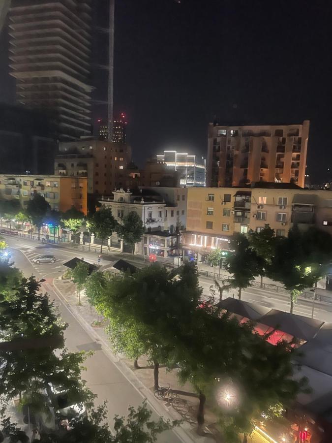 City Center Apartment Kafe Flora تيرانا المظهر الخارجي الصورة