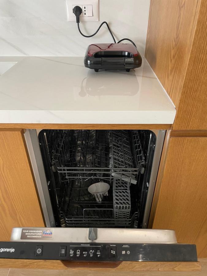 City Center Apartment Kafe Flora تيرانا المظهر الخارجي الصورة